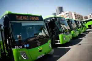 Nueva flota de guaguas en Canarias, ofreciendo un transporte moderno y accesible para todos.