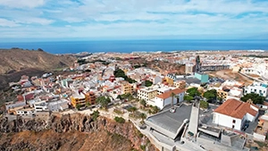 Adeje casco.