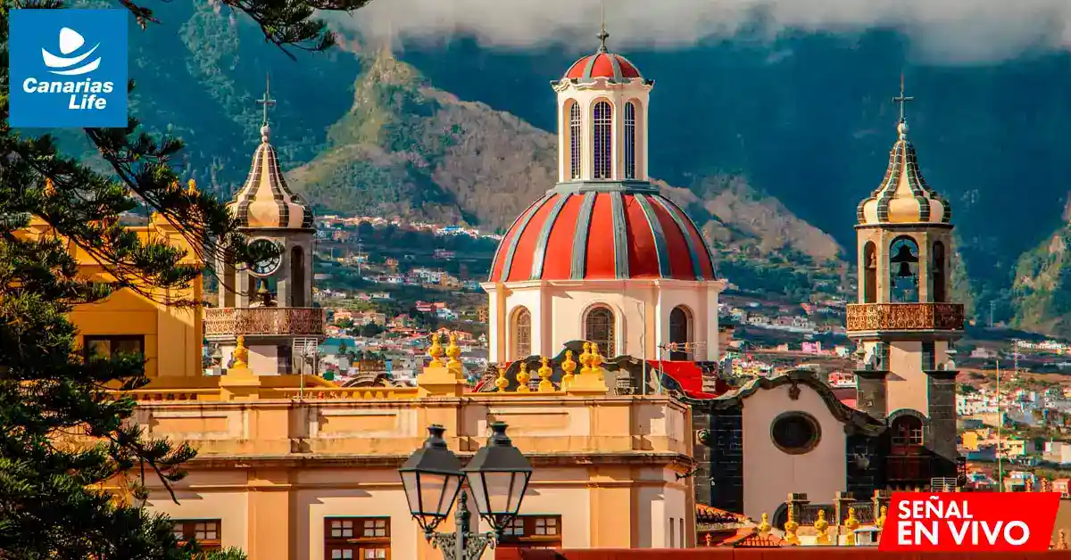 Domo rojo y blanco, torres laterales, montaña en el fondo, paisaje urbano, Canarias Life, Señal En Vivo