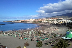 imagen de la playa más larga de Tenerife con las playas de Fañabé y Torviscas en el sur de Tenerife