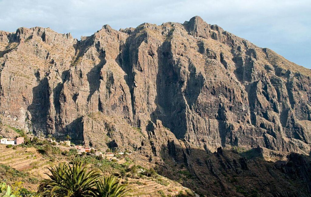 Barranco de Masca Tenerife desfiladero volcánico paredes roca vista aérea