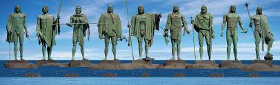 Estatuas de bronce de los nueve menceyes guanches en la Plaza de la Patrona de Canarias, Candelaria, Tenerife