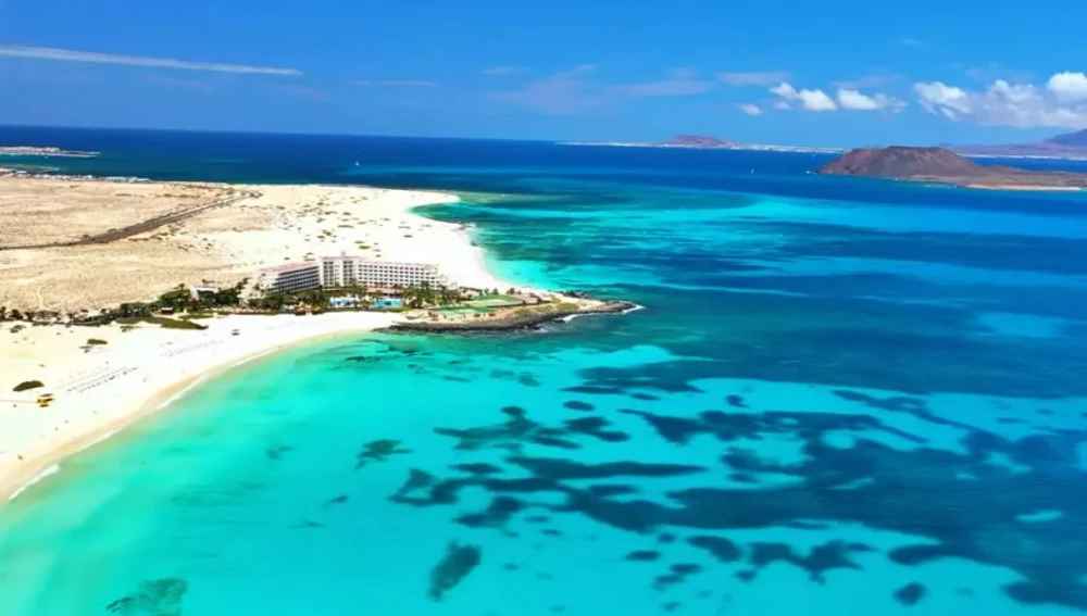 Grandes Playas de Corralejo Fuerteventura dunas arena blanca vista aérea
