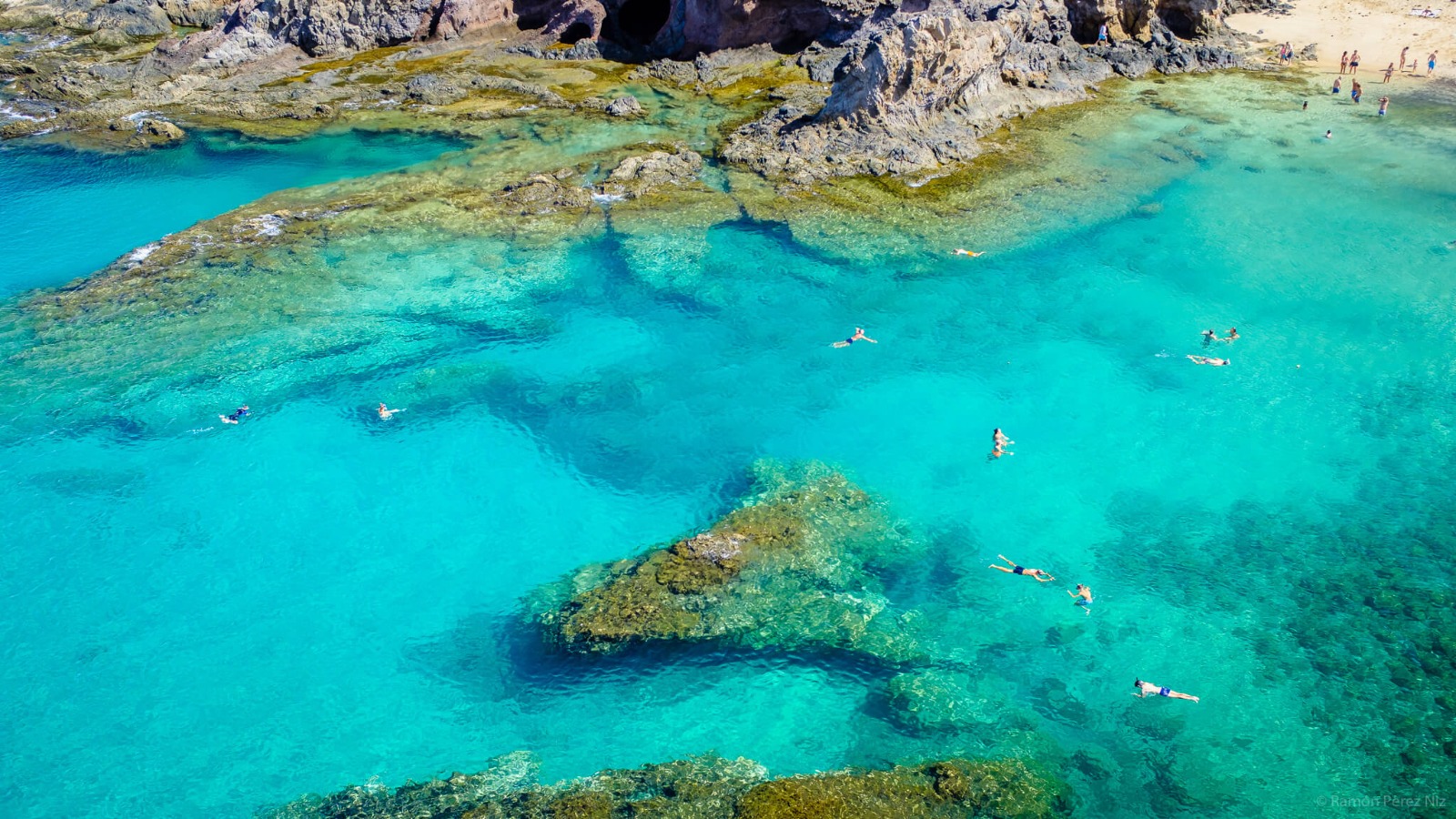 Playa Blanca Lanzarote Punta Papagayo cala volcánica aguas turquesas