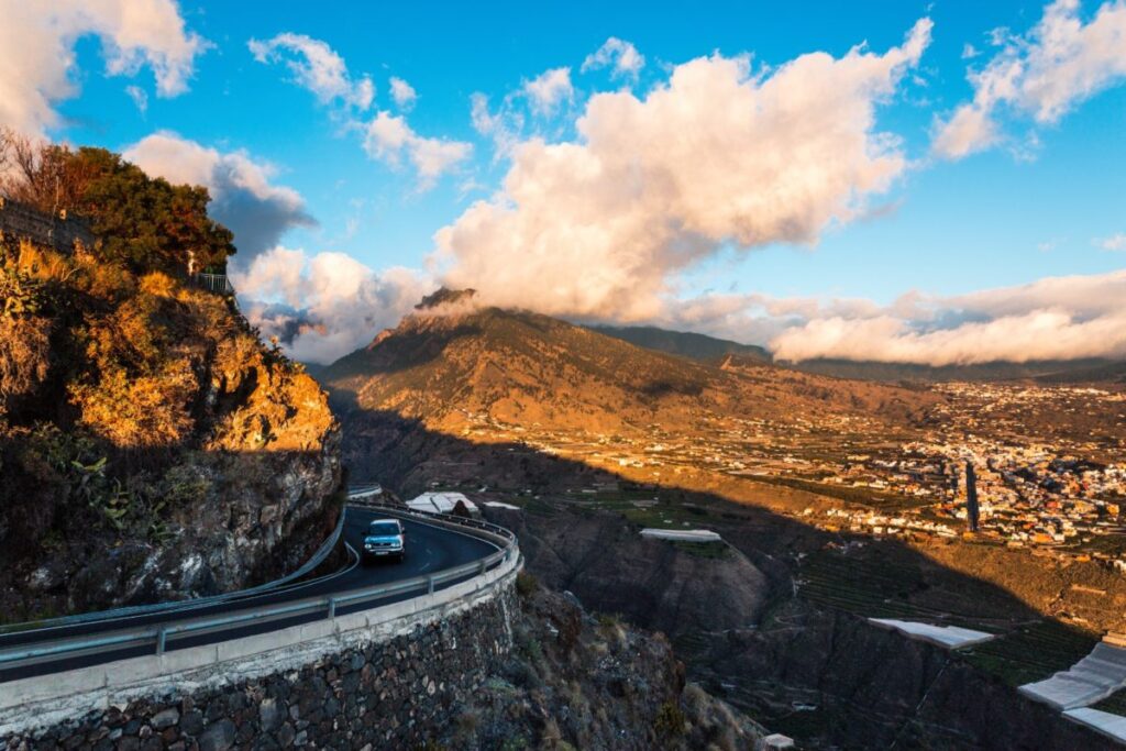 Atardecer desde el Mirador El Time Tijarafe con el valle de Aridane y el Atlántico, paisaje de Tijarafe
