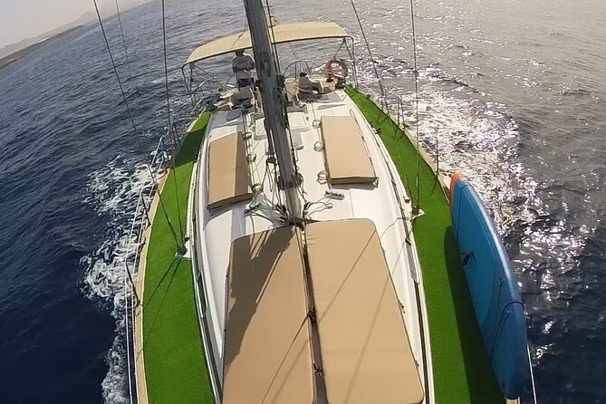 Excursión en barco desde Puerto Colón junto a la Playa La Pinta en Costa Adeje Tenerife