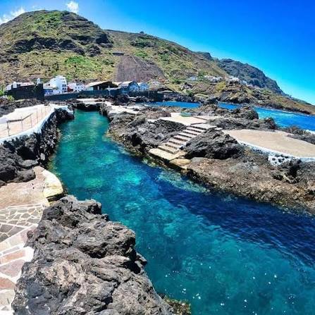 Garachico en directo piscinas naturales El Caletón con roca volcánica y aguas turquesas en Tenerife