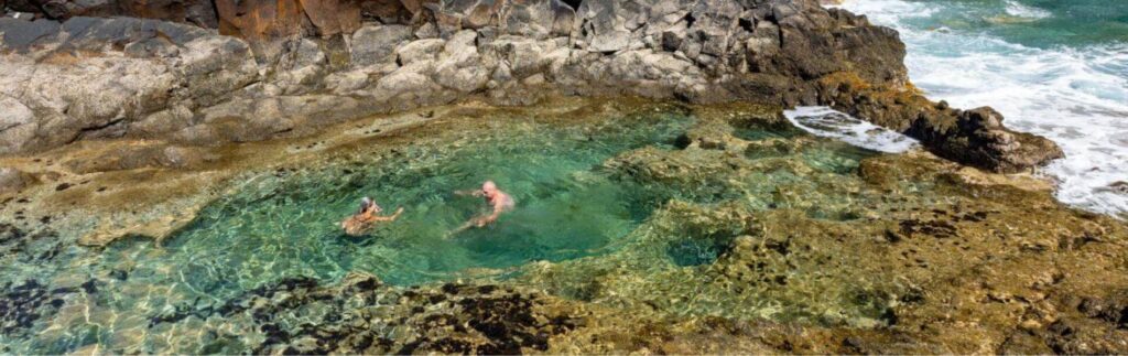 Mesa del Mar Tacoronte con piscina natural y acantilados volcánicos en Tenerife