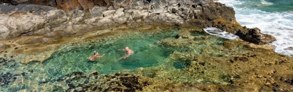 Mesa del Mar Tacoronte con piscina natural y acantilados volcánicos en Tenerife
