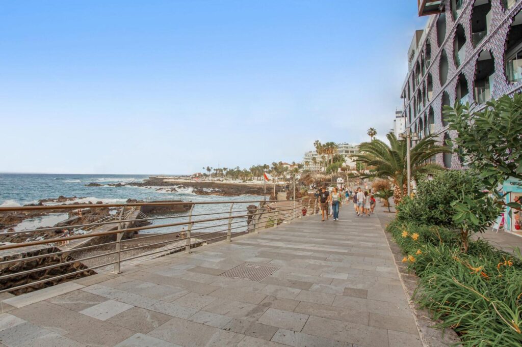 Paseo San Telmo Puerto de la Cruz con ermita histórica y vistas al Atlántico en Tenerife norte