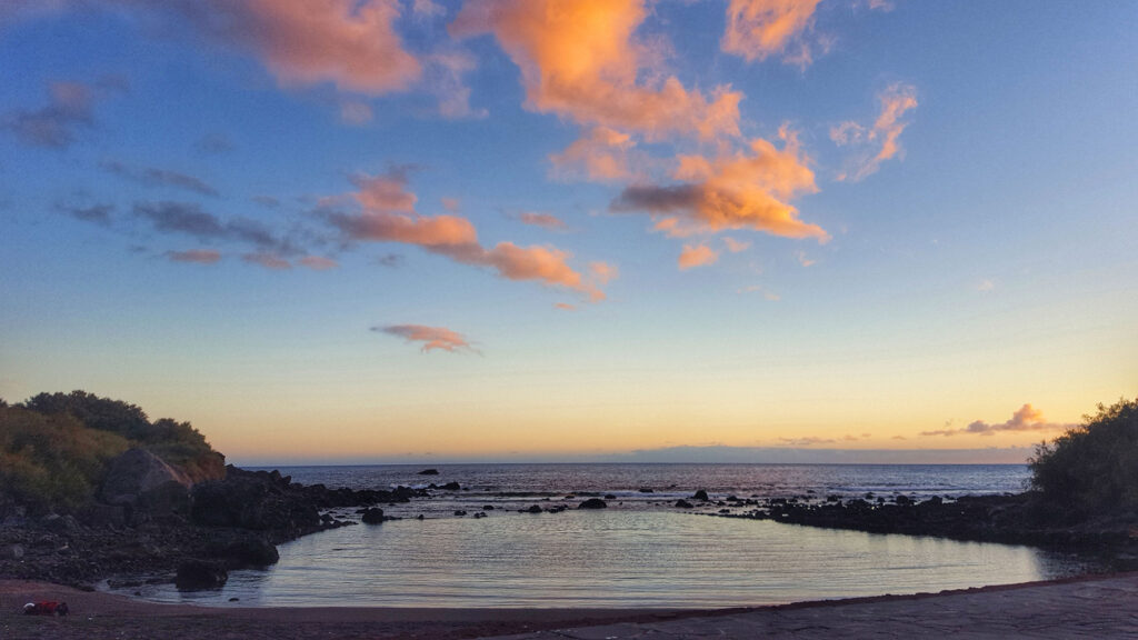 "Playa de La Calera en Valle Gran Rey, La Gomera, al atardecer"