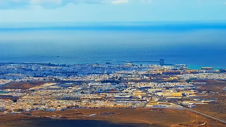 Webcam panorámica Lanzarote desde Montaña Mina con vista volcánica y el Atlántico al fondo