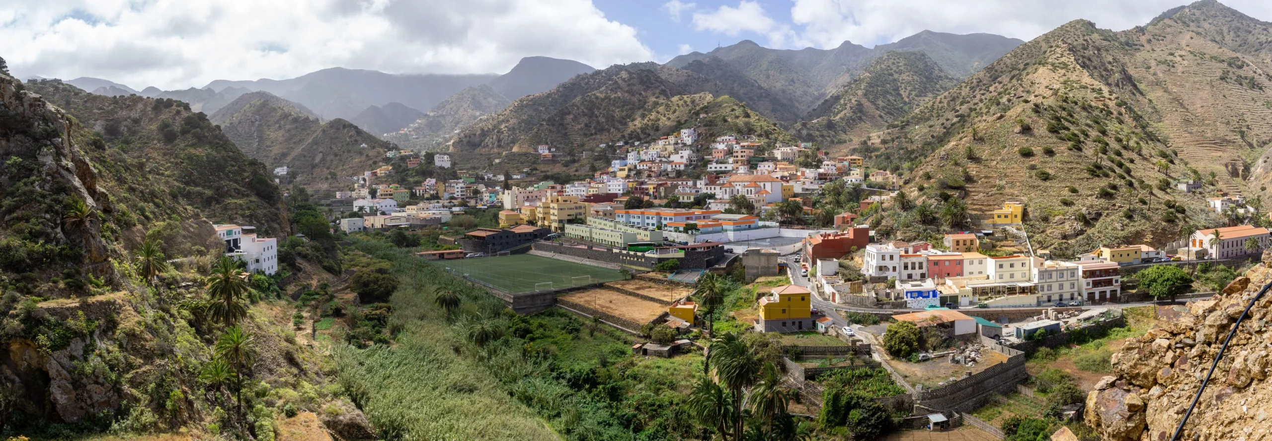 Vista panorámica del municipio de Alajeró en La Gomera