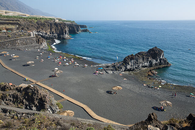 Charco Verde La Palma aguas verdes rocas algas atardecer costa oeste