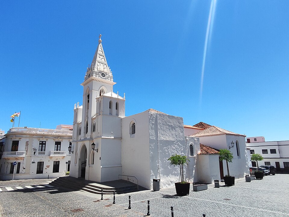 Los Silos Tenerife, Plaza de la Luz con la iglesia de Nuestra Señora de la Luz