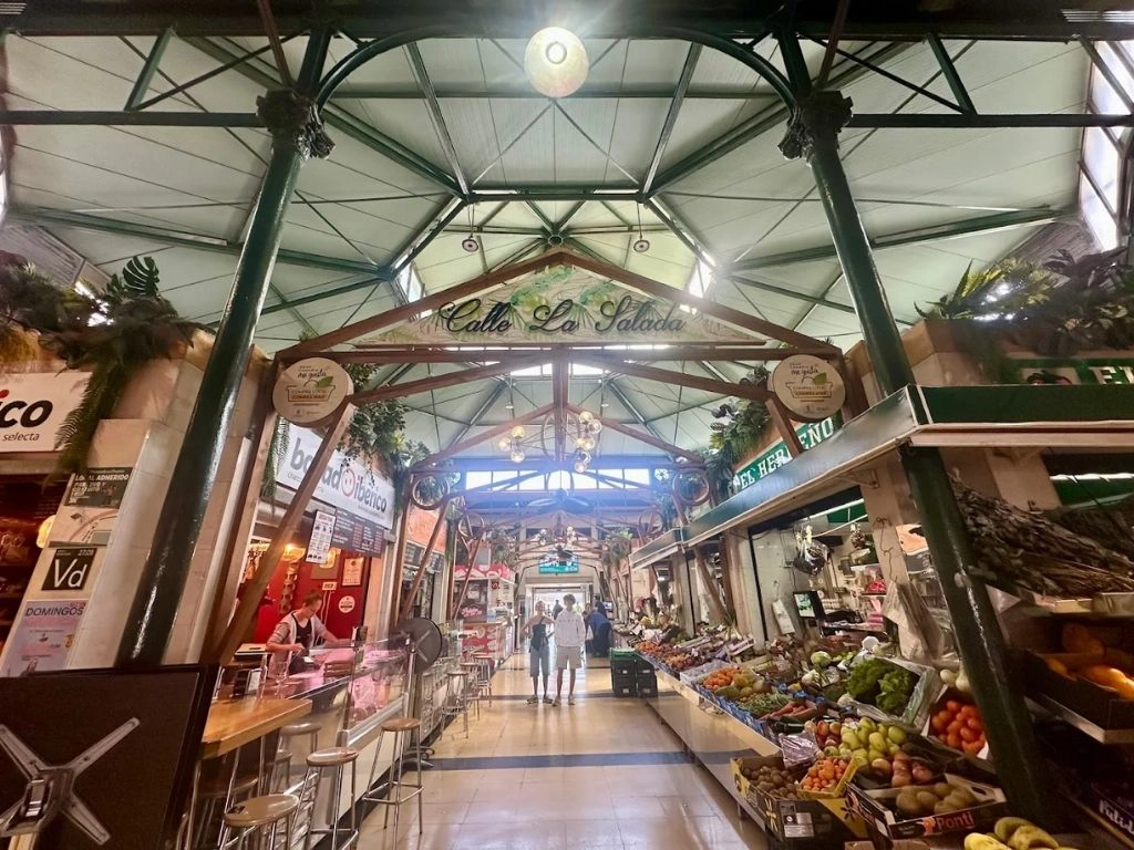 Interno del Mercado del Puerto en Las Palmas de Gran Canaria