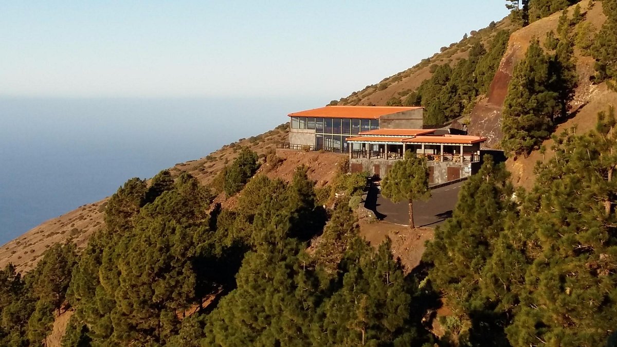 Pinares de El Pinar de El Hierro con zona recreativa y naturaleza