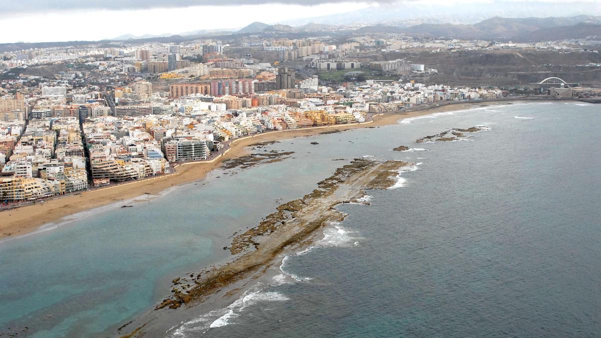 Playa de Las Canteras en Las Palmas de Gran Canaria, una de las mejores playas urbanas de Europa