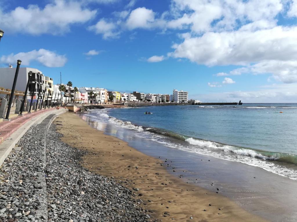 Agüimes Gran Canaria, paseo marítimo de Arinaga con vistas al mar