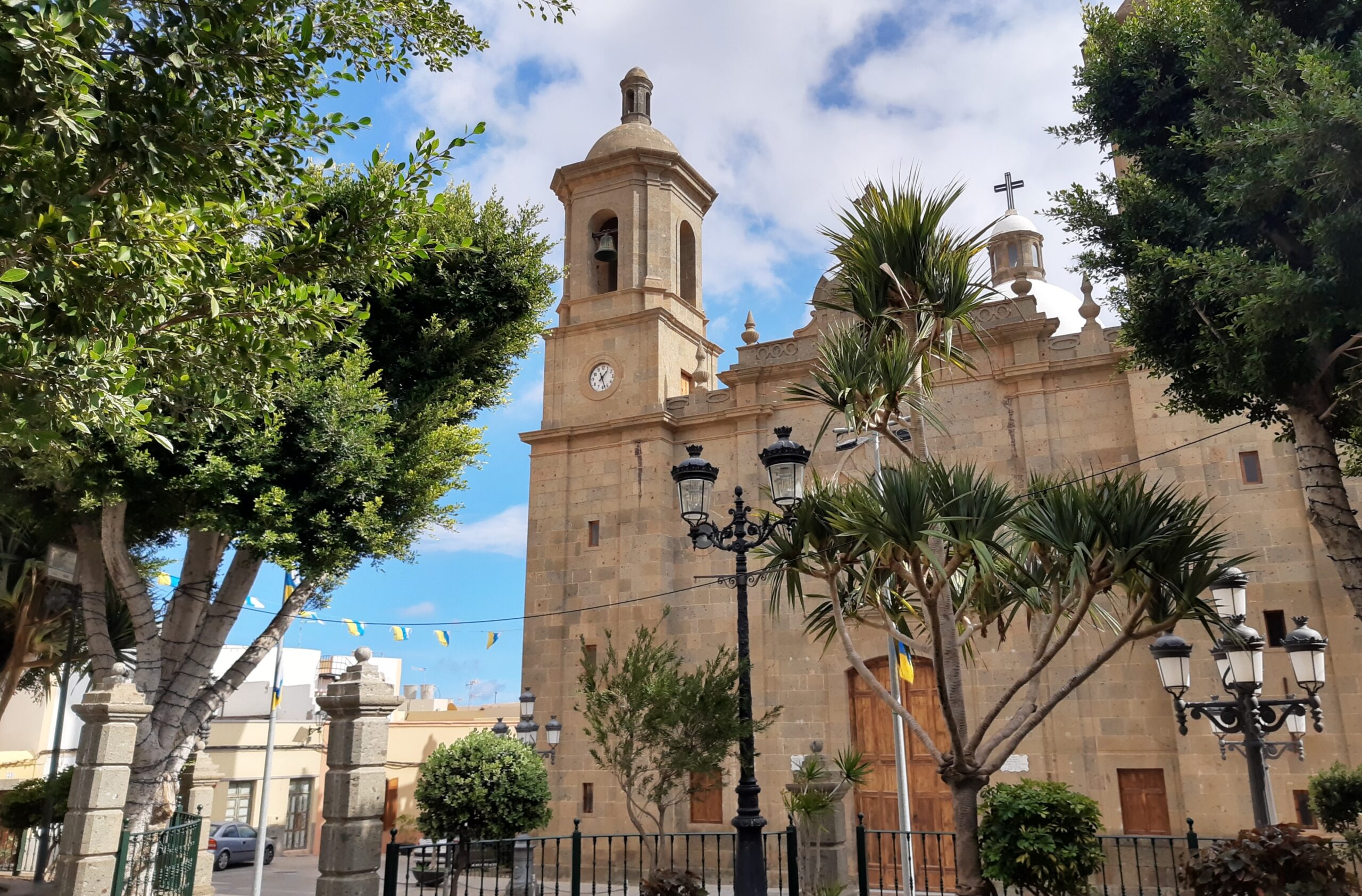Agüimes Gran Canaria, iglesia de San Sebastián en la Plaza del Rosario
