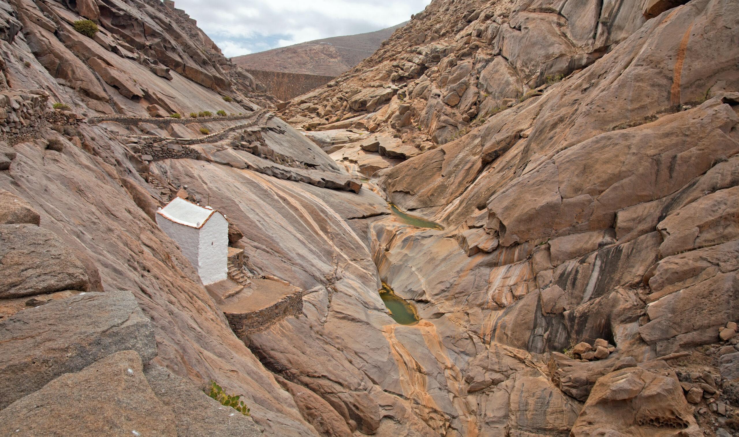 Central Fuerteventura, Barranco de las Penitas Betancuria Fuerteventura, Vega de Río Palmas con la Ermita de la Virgen de la Peña