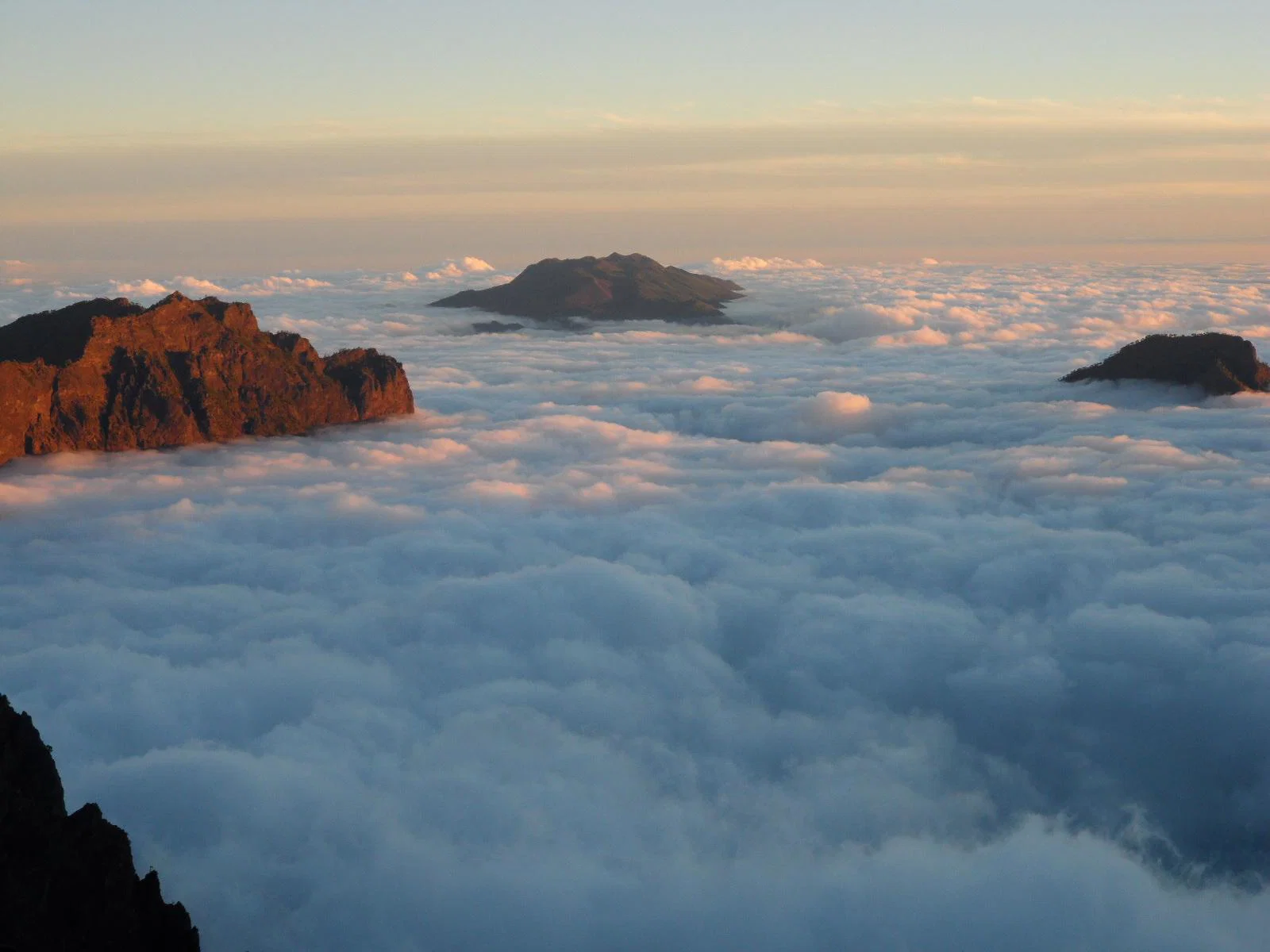 Garafía La Palma, mar de nubes visto desde el Roque de los Muchachos al amanecer
