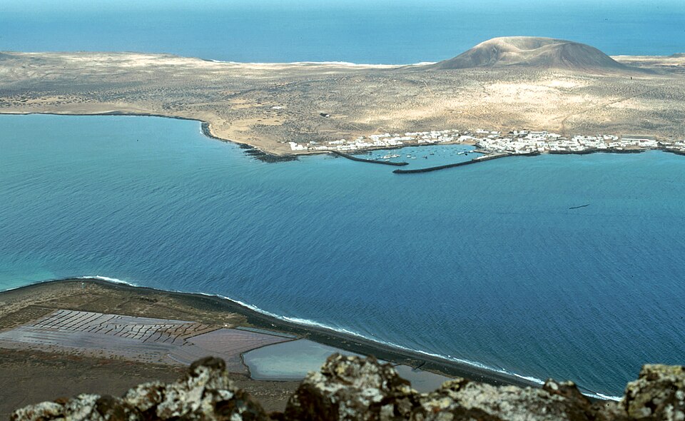 Haría Lanzarote, vistas desde el Mirador del Río hacia La Graciosa