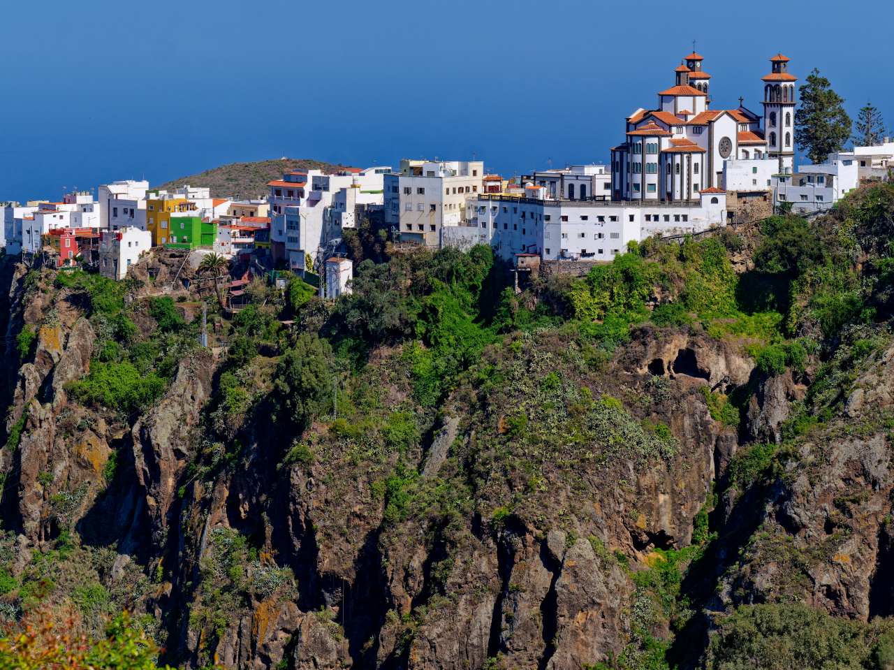 moya-gran-canaria-vista-barranco-casco Moya Gran Canaria, vista del casco histórico sobre el Barranco de Moya con vegetación del norte