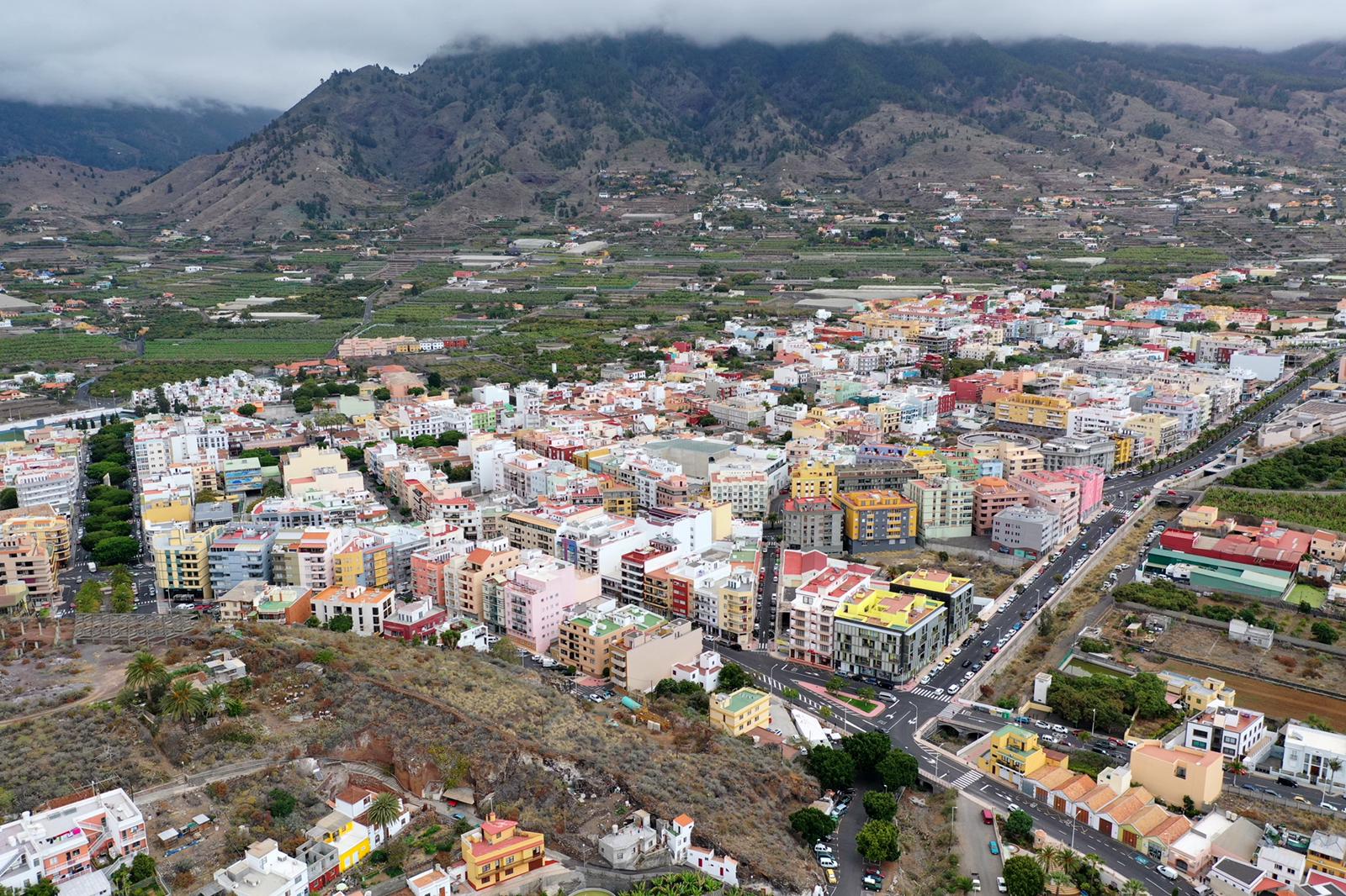 Los Llanos de Aridane, La Palma, con vistas a la Caldera de Taburiente