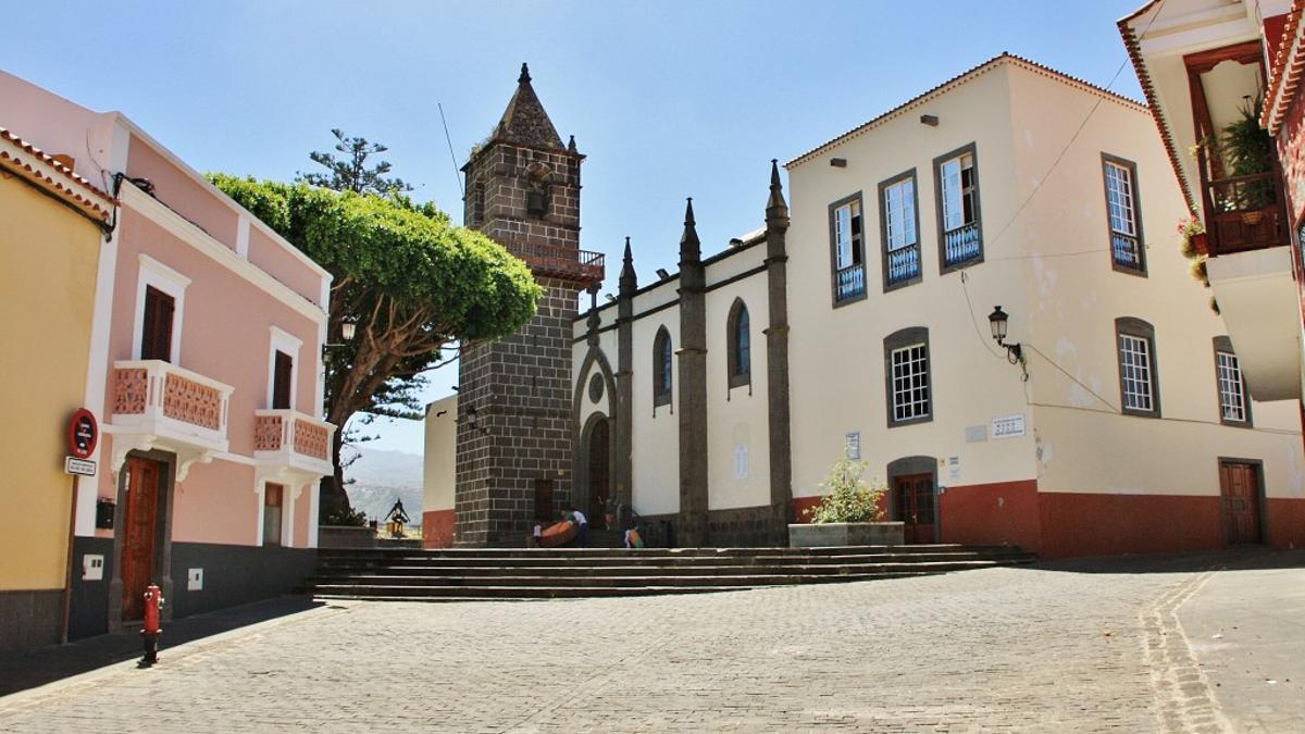 Santa Brígida Gran Canaria, casco histórico BIC con la iglesia parroquial y casas coloniales