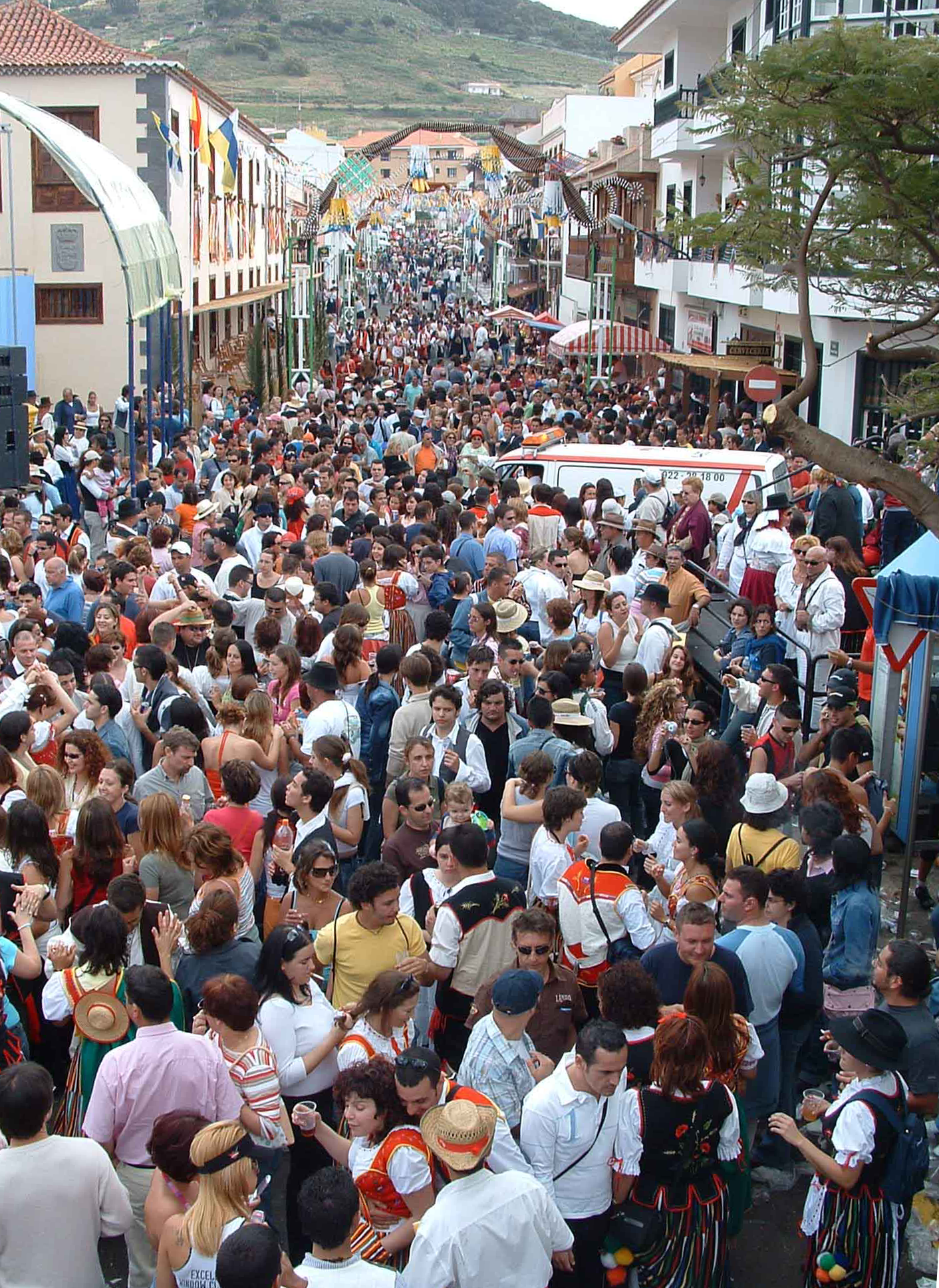 Tegueste Tenerife, Romería de San Marcos con carretas y trajes regionales