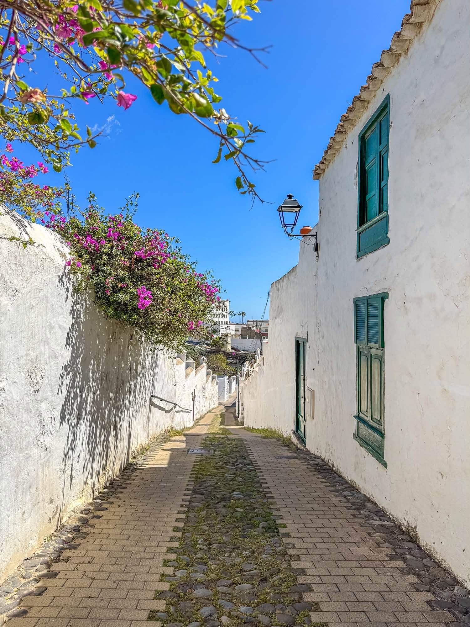  Telde Gran Canaria, calles empedradas del Barrio de San Francisco con casas coloniales del siglo XVI