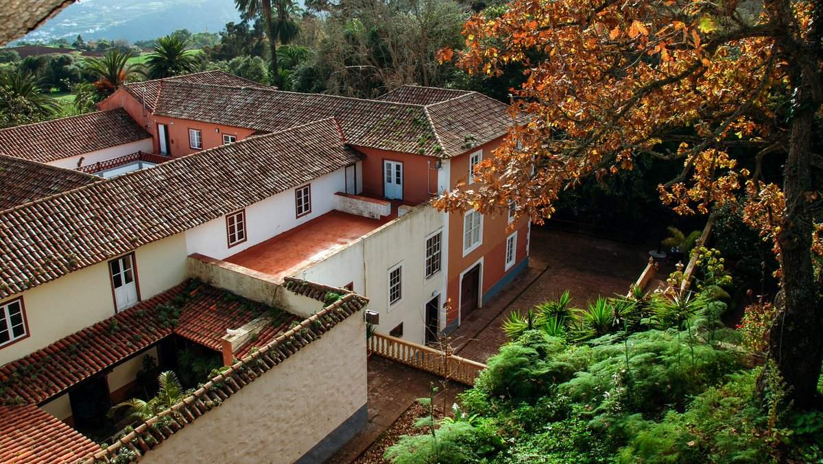 Teror Gran Canaria, Finca de Osorio mit Lorbeerwald und Kiefernbäumen im Naturpark Doramas