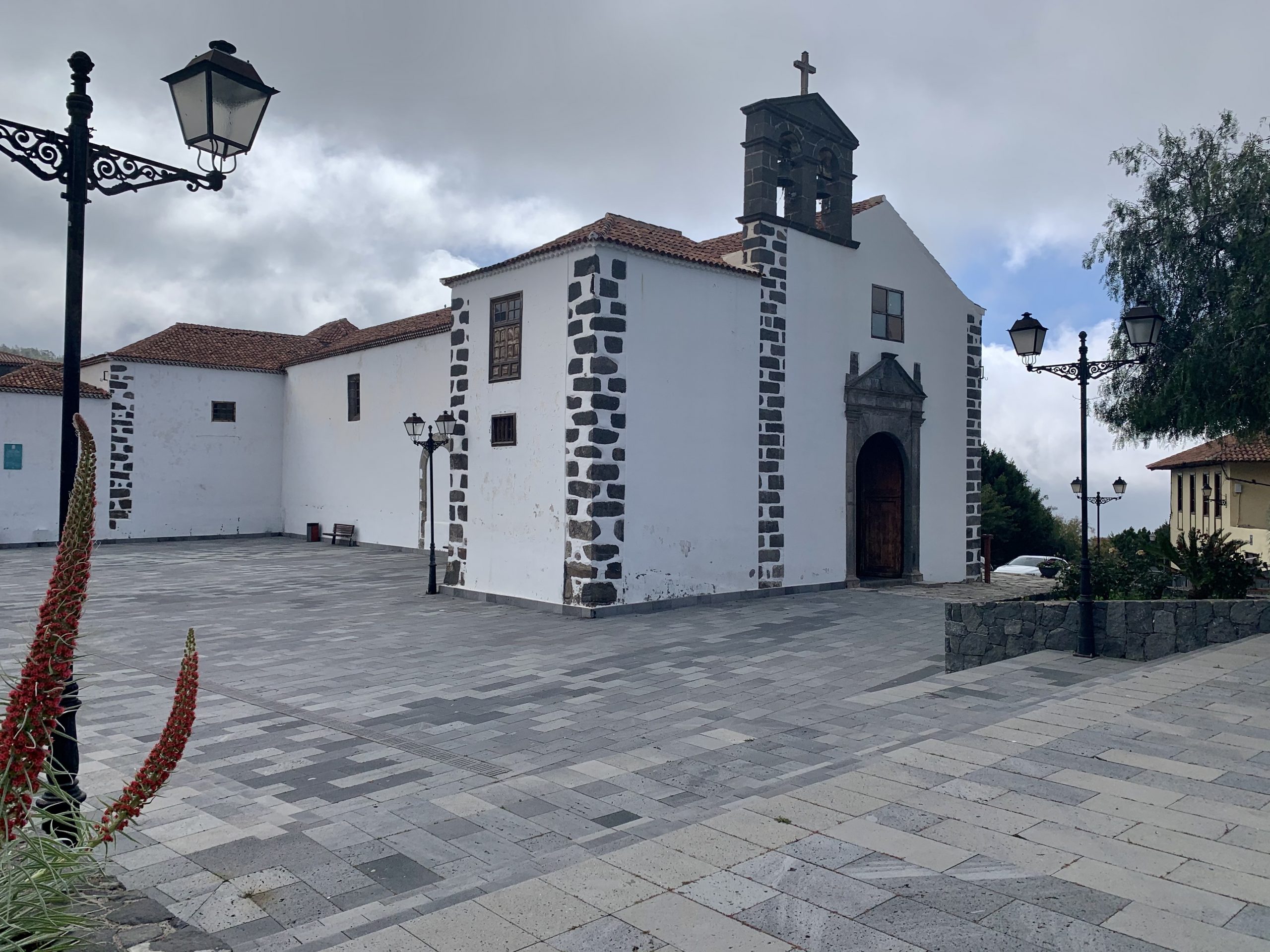 Vilaflor de Chasna Tenerife, iglesia de San Pedro Apóstol en el casco histórico del pueblo